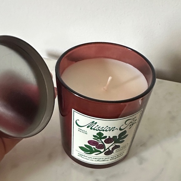 Leoben Company Mission Fig Soy Wax Candle - Red- purple - Picture 2 of 6